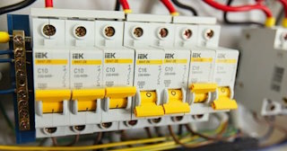 Монтаж УЗО - установка по доступной цене от 360 руб в Коломне от ЭлектроКлм